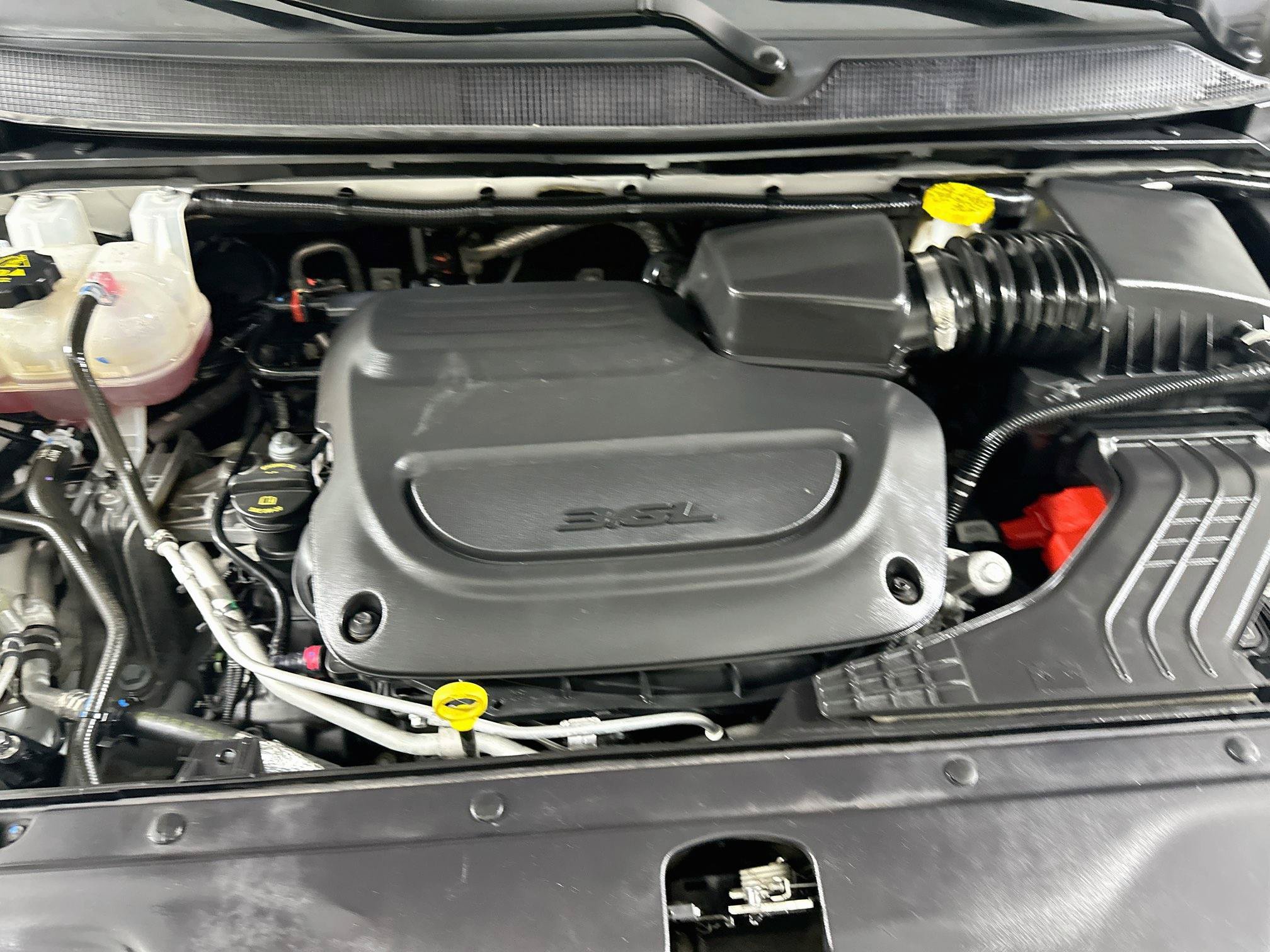 Used 2024 Chrysler Pacifica Touring-L FWD image 33