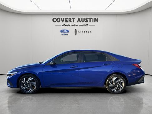 Used 2025 Hyundai Elantra Sport image 2