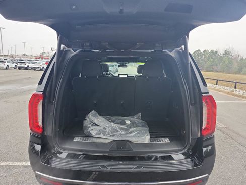 Used 2023 GMC Yukon AT4 image 5