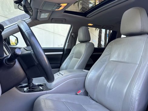 Used 2016 Toyota Highlander XLE AWD/4WD image 22