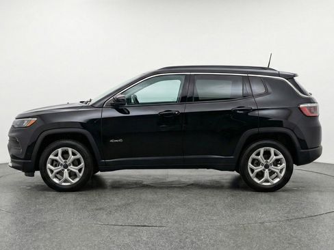 Used 2025 Jeep Compass Latitude image 5