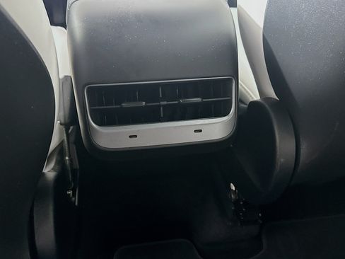 Used 2024 Tesla Model Y Long Range AWD/4WD image 25