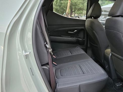 Used 2022 Hyundai Santa Cruz SEL Premium image 16