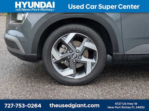 Certified 2025 Hyundai Venue SEL FWD image 10