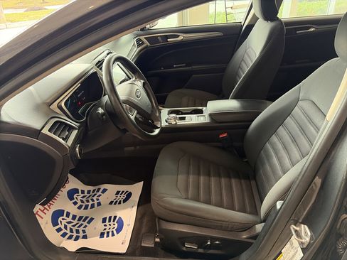 Used 2017 Ford Fusion SE image 17