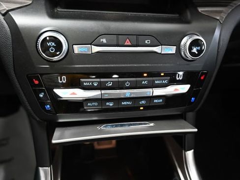 Used 2020 Ford Explorer Limited w/ Class III Trailer Tow Package AWD/4WD image 19