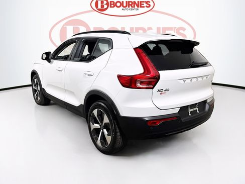 Used 2023 Volvo XC40 B5 Plus w/ Driver Assist Package AWD/4WD image 9