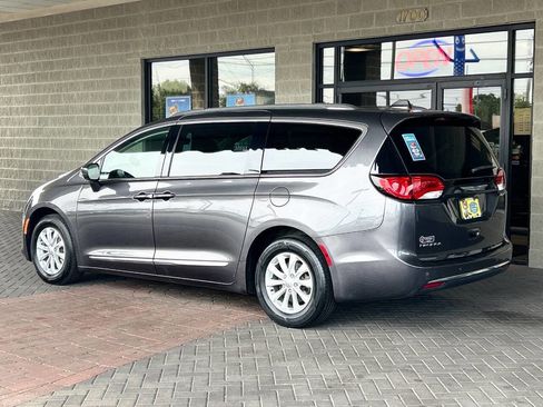 Used 2019 Chrysler Pacifica Touring-L FWD image 82