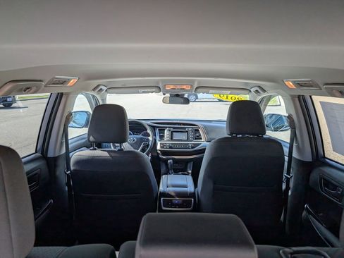 Used 2019 Toyota Highlander LE AWD/4WD image 13