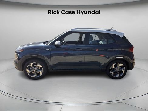 Used 2025 Hyundai Venue Limited image 3