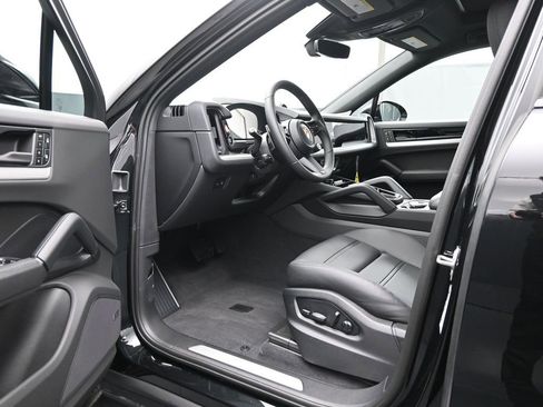 New 2026 Porsche Cayenne Coupe AWD/4WD image 4
