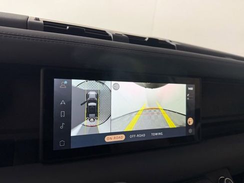 Used 2023 Land Rover Defender 110 X-Dynamic SE image 19