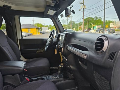 Used 2013 Jeep Wrangler Sport AWD/4WD image 16