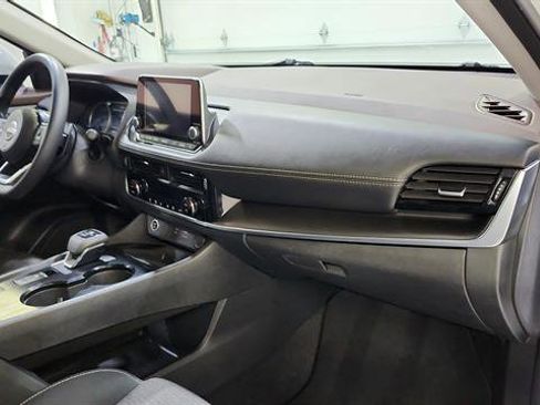 Certified 2022 Nissan Rogue SV FWD image 23