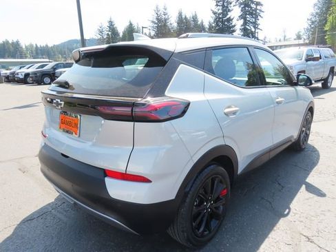 Used 2023 Chevrolet Bolt EUV LT w/ Convenience Package FWD image 8