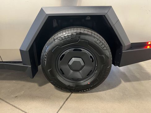 Used 2026 Tesla Cybertruck AWD Crew Cab image 51