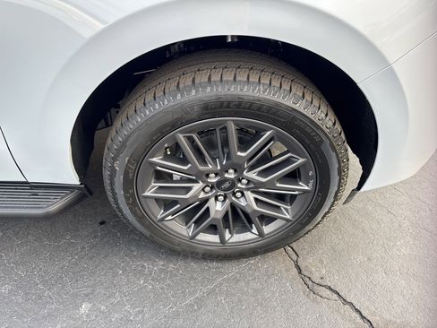 New 2026 Ford Expedition Platinum image 12