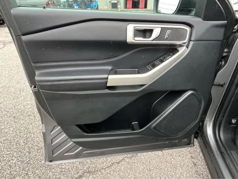 Used 2023 Ford Explorer XLT RWD image 11