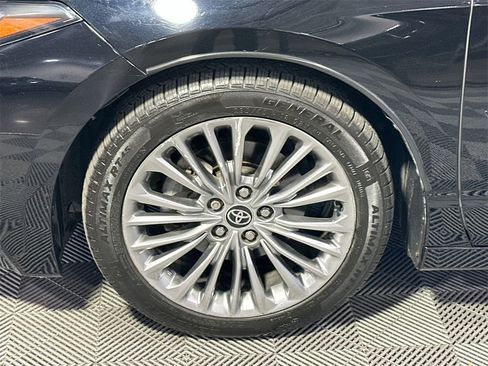 Used 2022 Toyota Avalon Limited image 12
