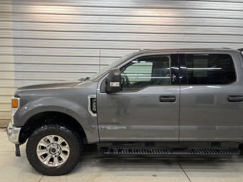 Used 2022 Ford F250 XLT w/ XLT Value Package AWD/4WD image 3