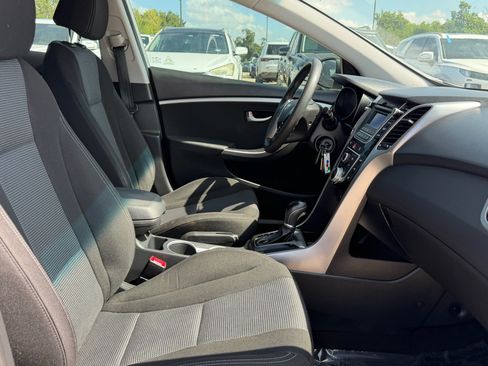 Used 2016 Hyundai Elantra GT FWD image 11
