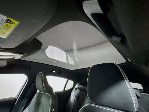 Used 2023 Volvo C40 P8 Recharge Plus image 5