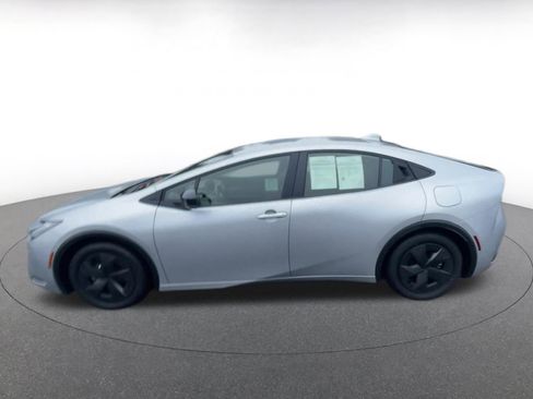 Used 2025 Toyota Prius LE image 9