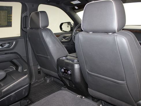 Used 2022 Chevrolet Suburban Premier RWD image 36