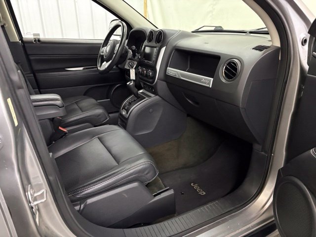 Used 2016 Jeep Compass High Altitude FWD image 28