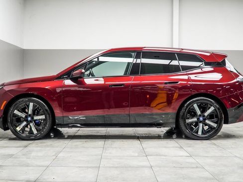 Used 2022 BMW iX xDrive50 w/ Sport Package image 9