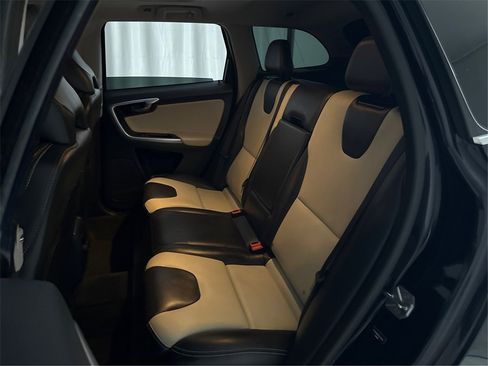 Used 2017 Volvo XC60 T6 Dynamic w/ Preferred Option Package image 37