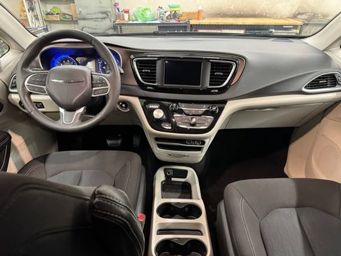 Used 2023 Chrysler Voyager LX FWD image 17