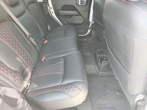 Used 2022 Jeep Wrangler Unlimited Sahara w/ Cold Weather Group AWD/4WD image 27