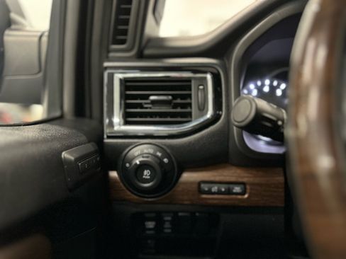 Used 2020 Nissan Titan Platinum Reserve w/ Moonroof Package image 28