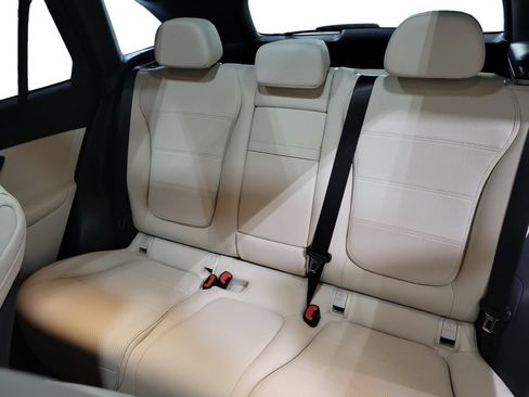 Used 2025 Mercedes-Benz GLC 300 4MATIC image 22