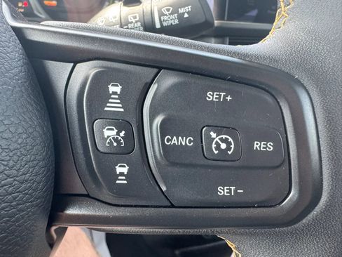 Used 2024 Jeep Wrangler Unlimited w/ Convenience Group AWD/4WD image 10