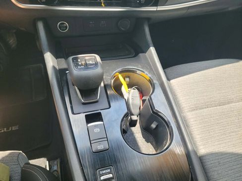 Used 2022 Nissan Rogue S FWD image 13