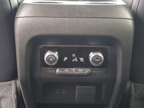 Used 2024 GMC Acadia Elevation image 27