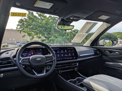 Certified 2025 Chevrolet Traverse High Country w/ LPO, Floor Liner Package AWD/4WD image 10