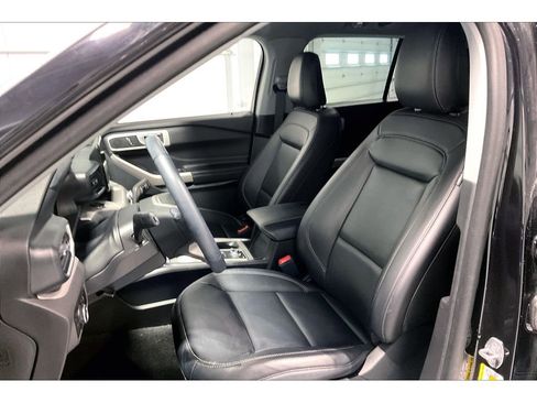 Used 2023 Ford Explorer XLT w/ Equipment Group 202A image 26