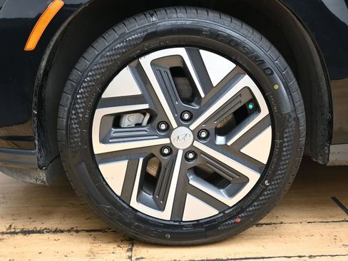 Used 2023 Hyundai Kona SE w/ Cargo Package image 11