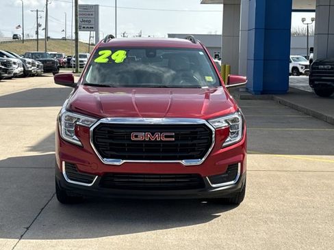 Used 2024 GMC Terrain SLE w/ Driver Convenience Package image 13