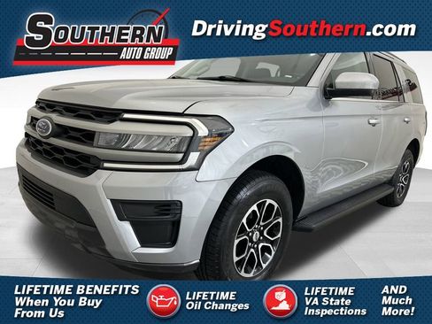 Used 2024 Ford Expedition XLT image 1