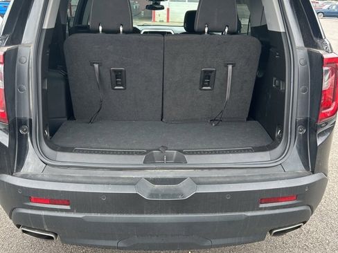 Used 2023 GMC Acadia SLE w/ Driver Convenience Package image 10