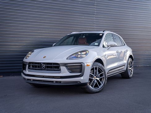 Used 2025 Porsche Macan image 1