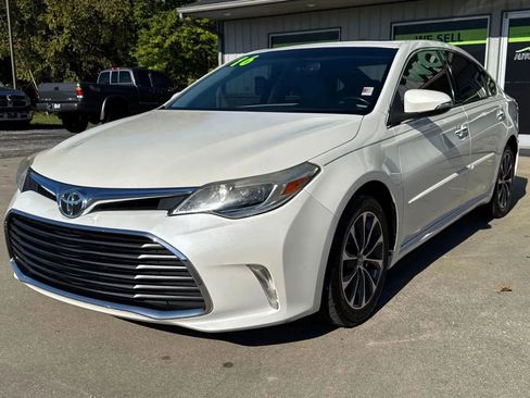Used 2016 Toyota Avalon XLE Premium image 3