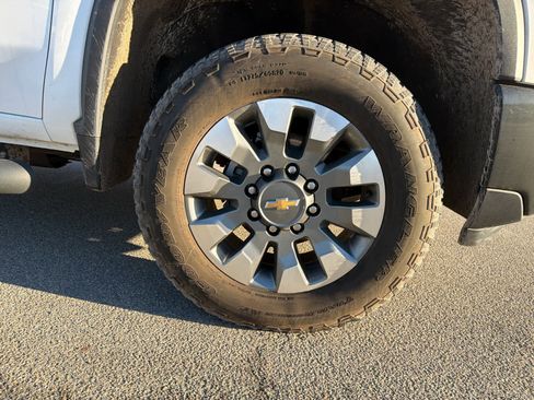 Used 2025 Chevrolet Silverado 2500 Custom w/ Custom Value Package image 9