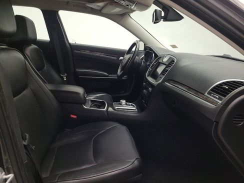 Used 2019 Chrysler 300 Limited RWD image 21