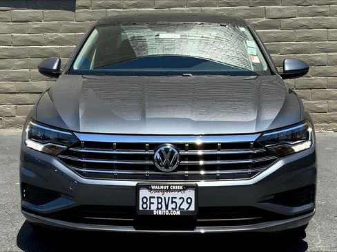 Used 2019 Volkswagen Jetta SE FWD image 2
