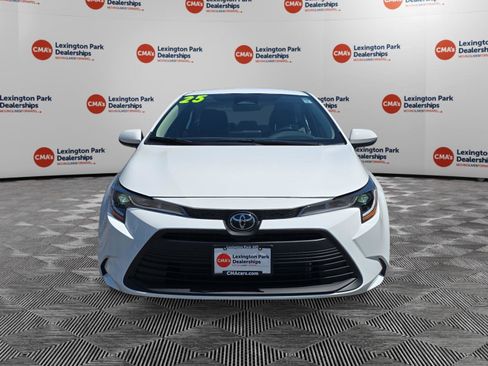 Used 2025 Toyota Corolla LE FWD image 2